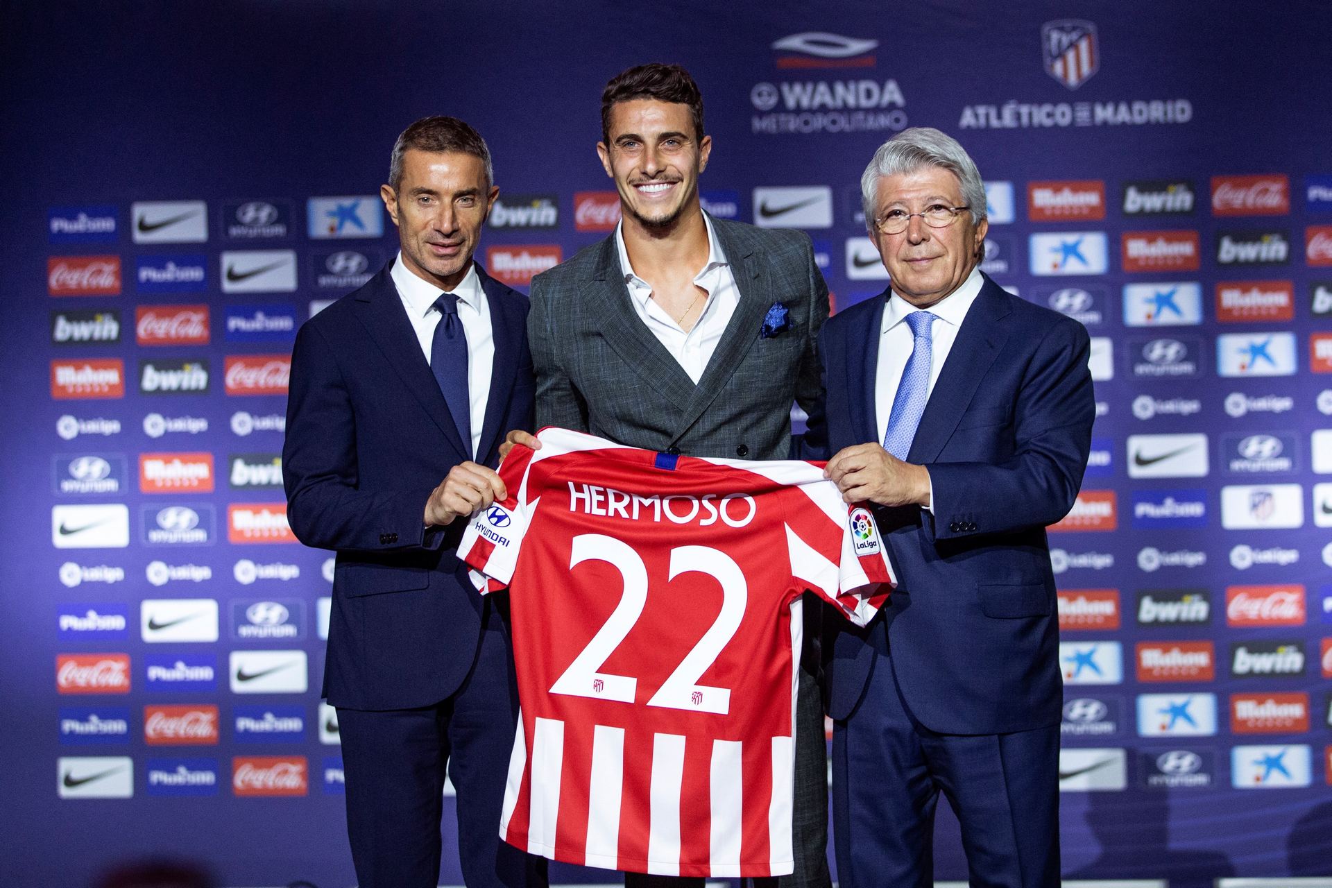 Mario Hermoso durante su presentación en el Wanda Metropolitano.