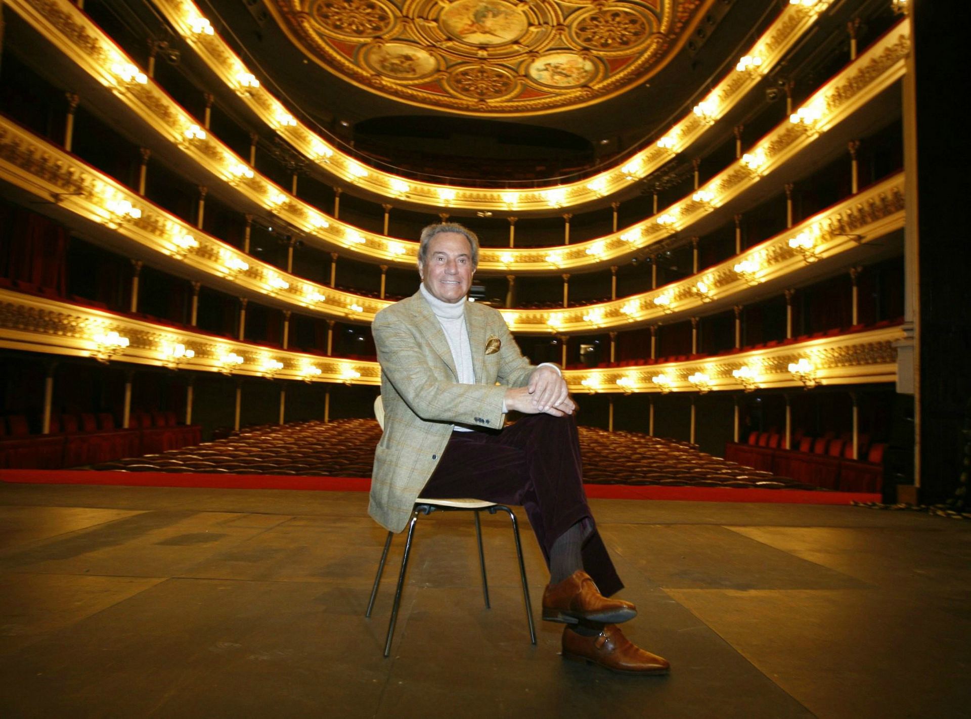 El actor Arturo Fernández dedicó 68 de sus 90 años a ser en la escena y en la vida “un galán”.