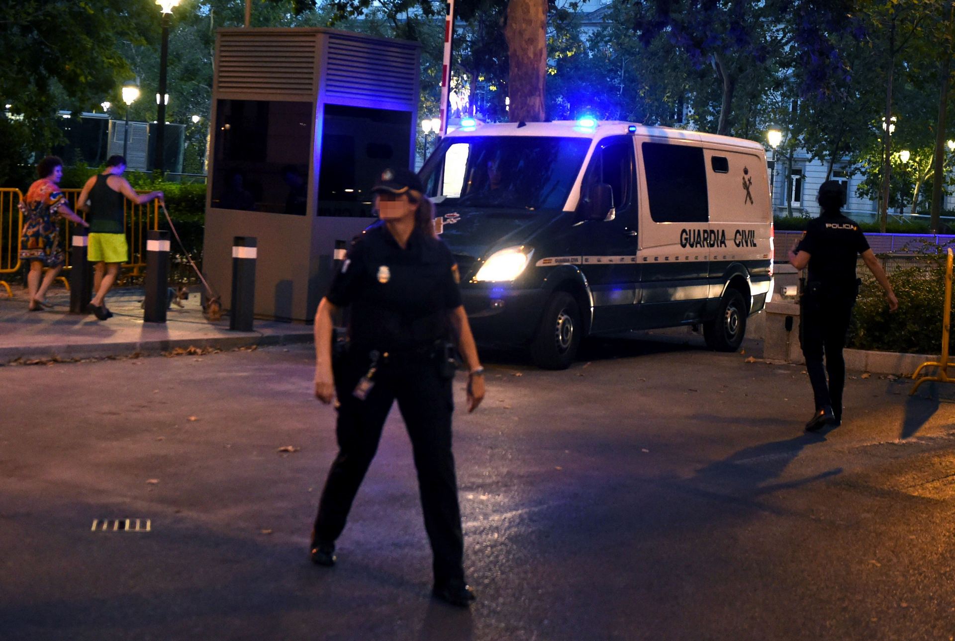 Traslado de los procesados Mohammed Houli Chemlal y Driss Oukabir en furgón policial por el atentado de Cataluña.