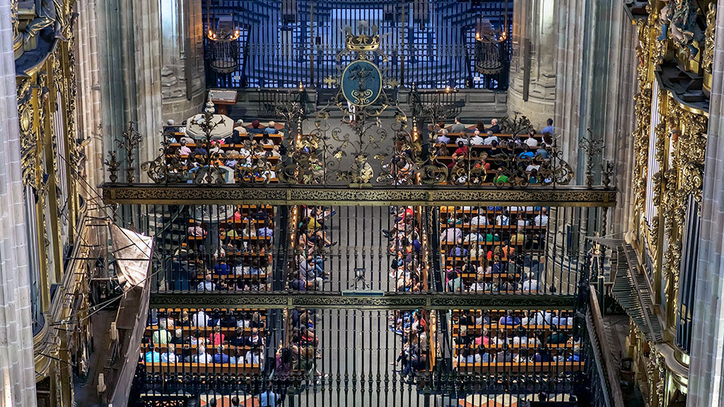 Catedral, 251 años de oración 1 La emblemática catedral barroca de Segovia logró consagrarse el 16 de junio de 1768 en un ambiente festivo y con una ciudad decorada para la ocasión . / El Adelantado