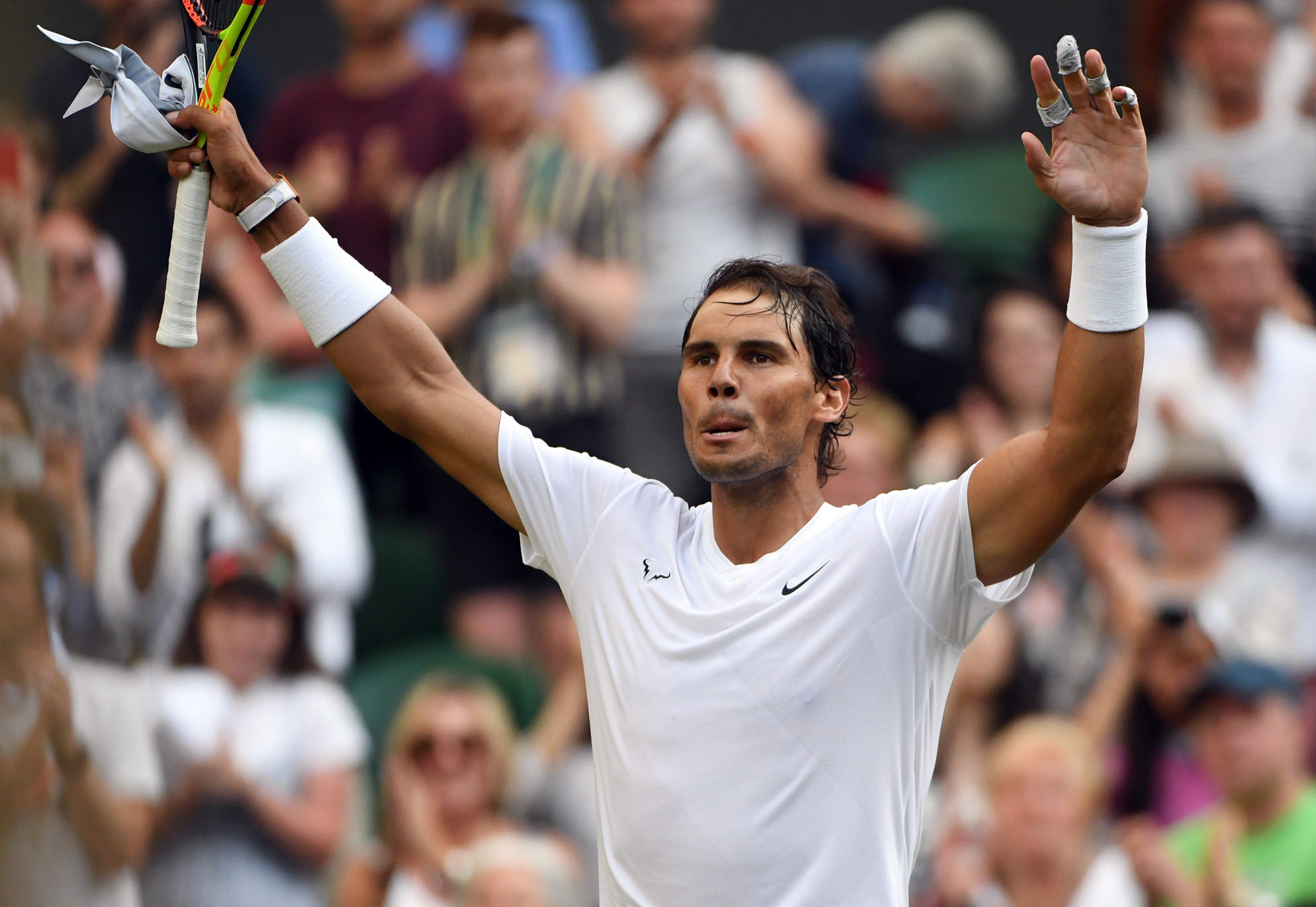 Rafa Nadal celebra su victoria en segunda ronda de Wimbledon ante el australiano Nick Kyrgios. / EFE