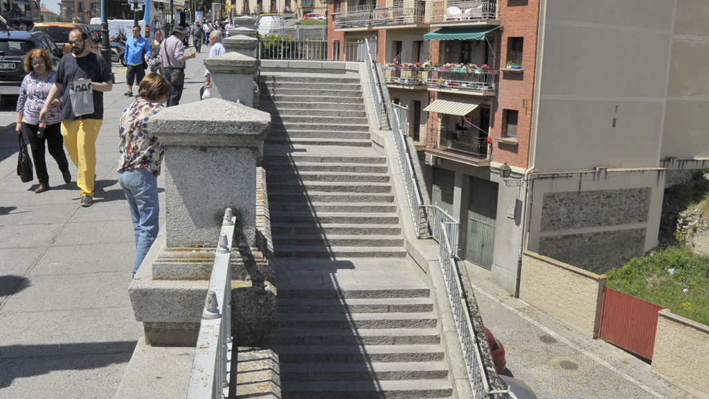 Zona superior de la actual escalera de la calle de Gascos, en el entorno del Acueducto. / Kamarero