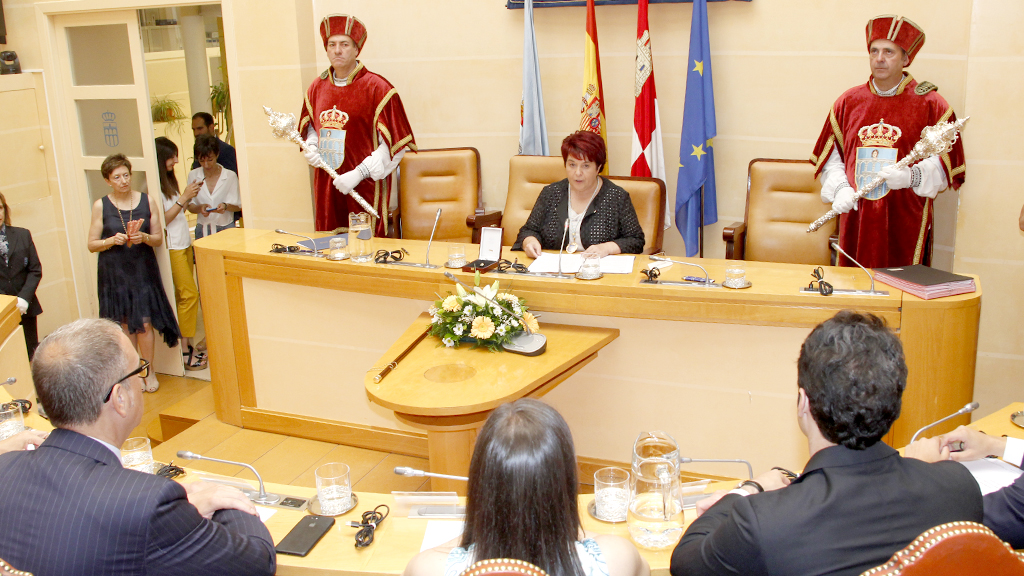 La alcaldesa de Segovia, Clara Luquero. realiza su discurso durante el pleno constitutivo del Ayuntamiento. / Nerea Llorente