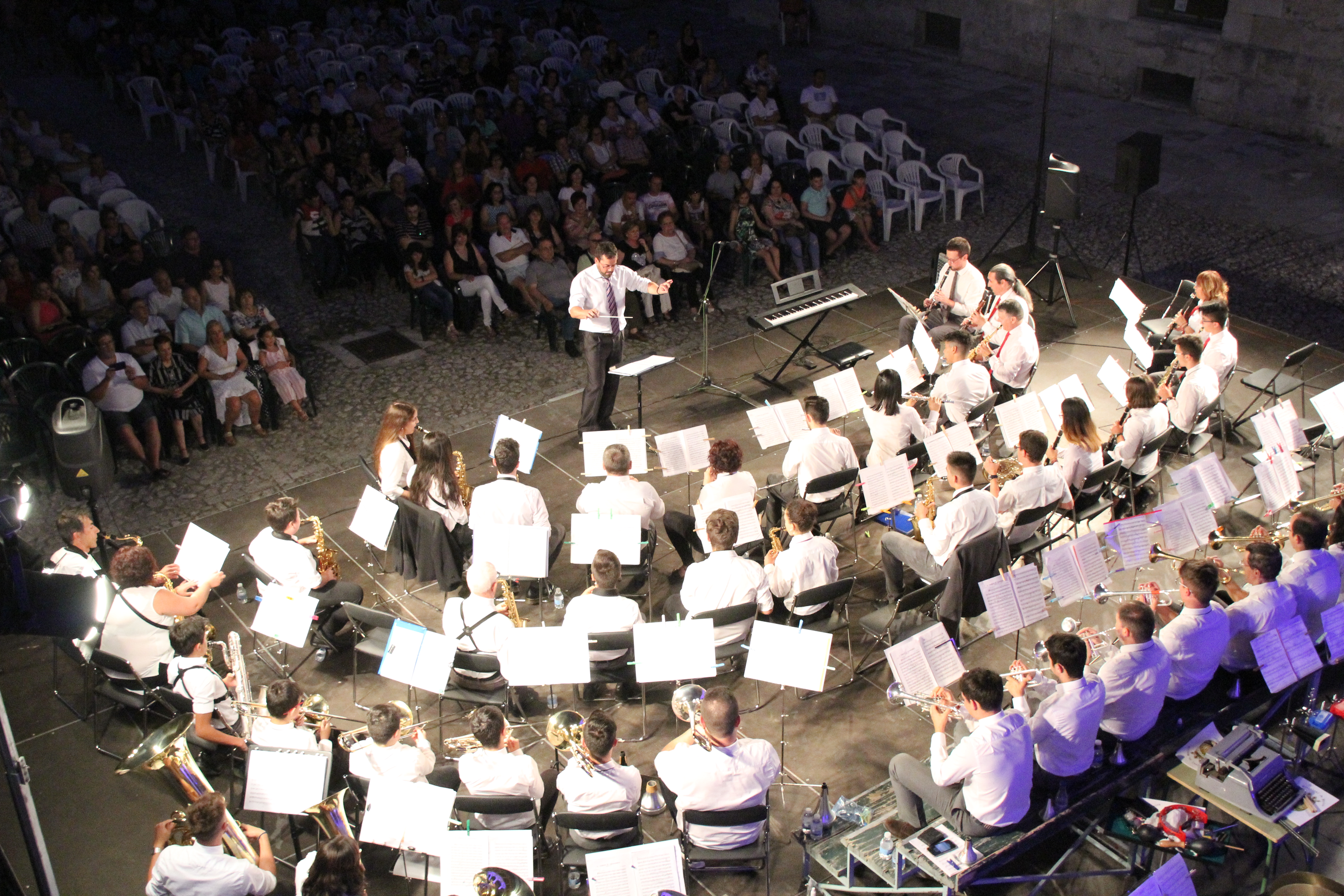 Banda Municipal de Cuéllar en su concierto del domingo en el Castillo./ c.Núñez