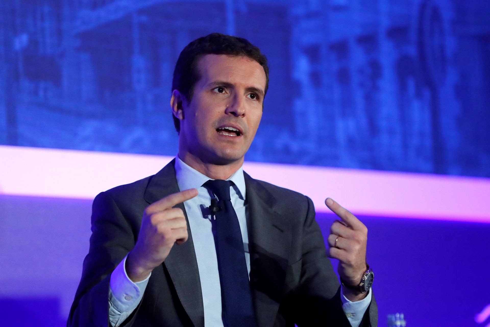 El líder popular, Pablo Casado, y el presidente de Ciudadanos, Albert Rivera, críticos con la investidura de Sánchez. / EFE