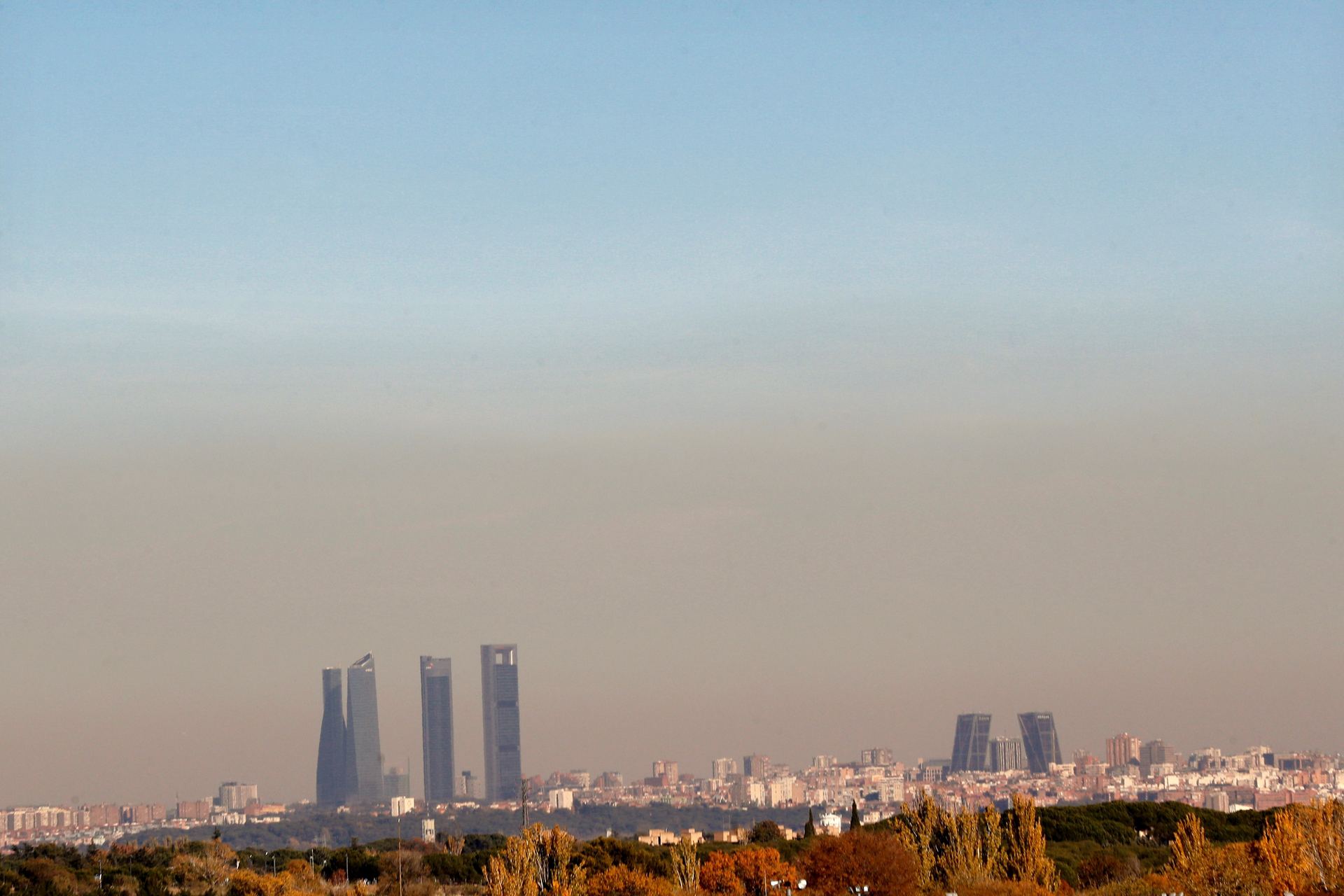 La contaminación de Madrid puede apreciarse desde varios kilómetros. / EFE