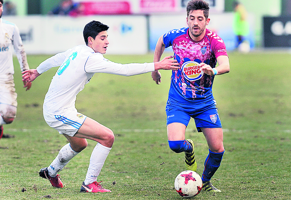 Un rival de altura para empezar la pretemporada 1 Partido en el Estadio Municipal de la Albuera entre la Gimnastica Segoviana y el Real Madrid Castilla. / KAMARERO