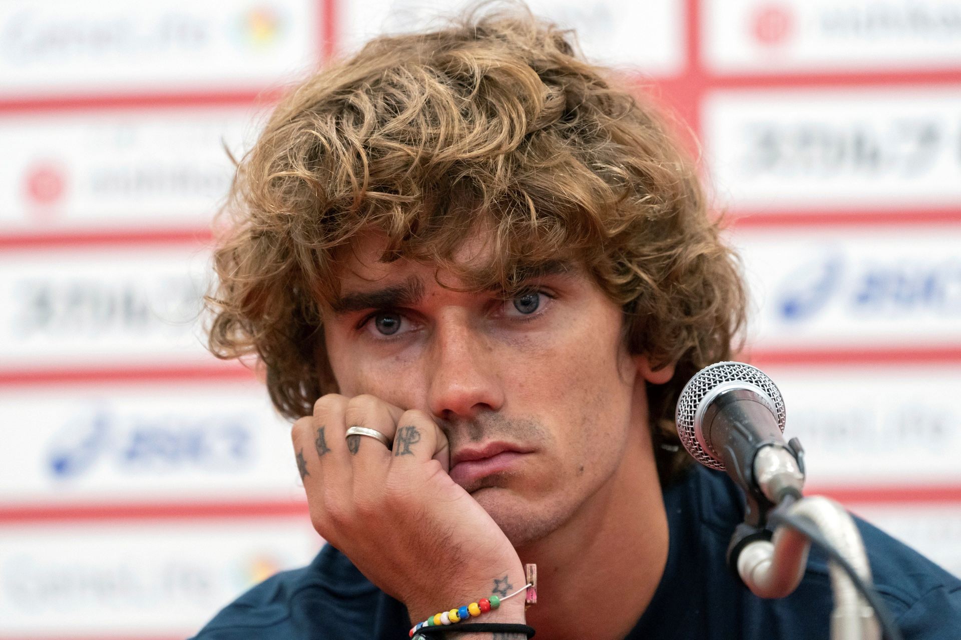 El jugador francés del FC Barcelona comparece ante los medios desde la concentración del equipo en Japón. / EFE