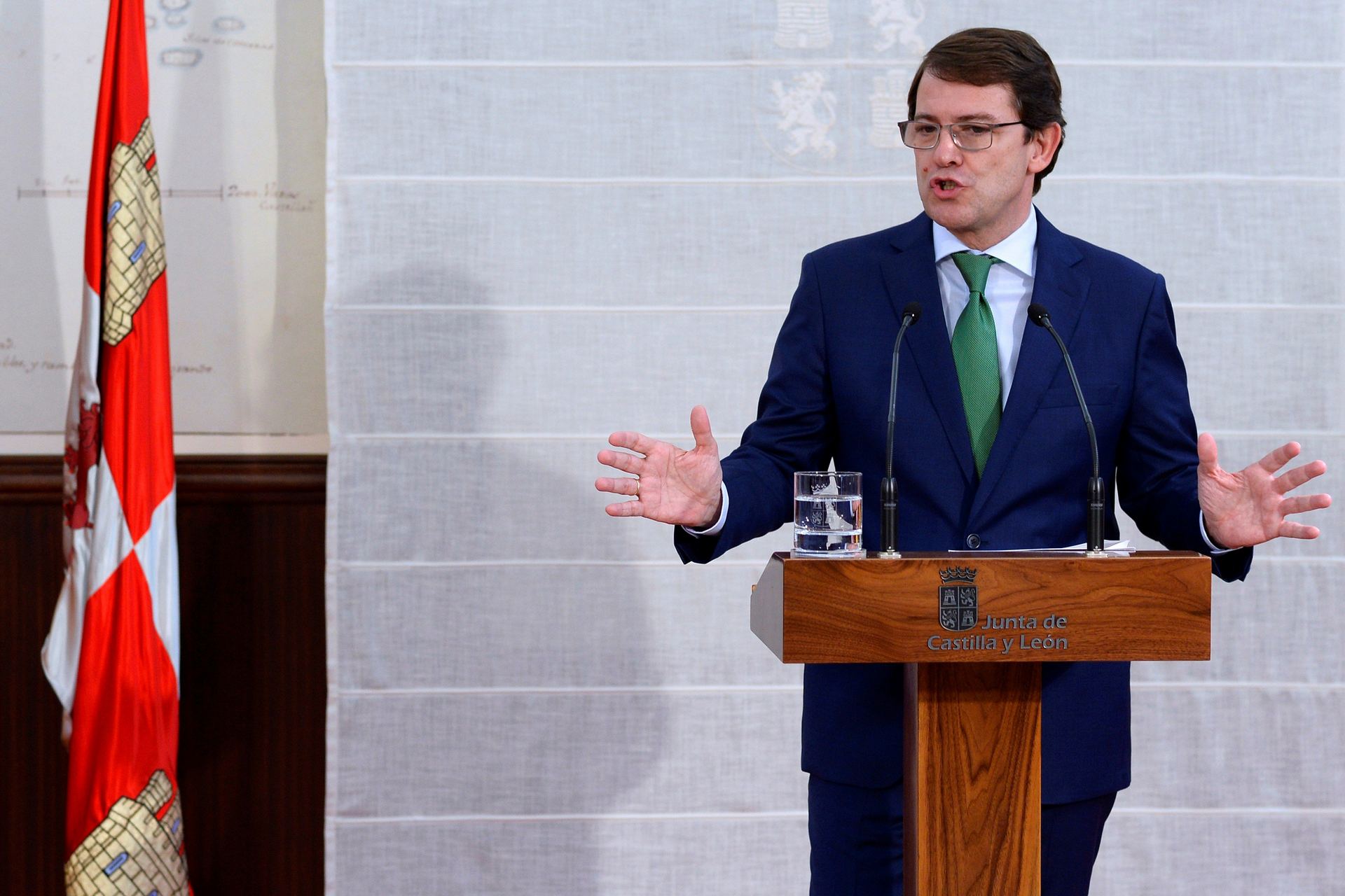 Alfonso Fernández Mañueco alaba la figura y el trabajo de su vicepresidente, Francisco Igea (Cs). / EFE