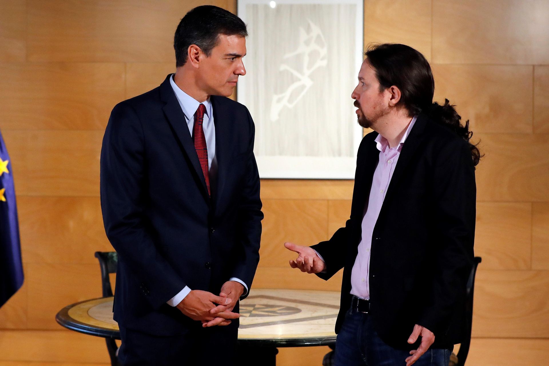 El presidente del Gobierno en funciones, Pedro Sánchez (i), junto a Pablo Iglesias en uno de sus encuentros recientes. / EFE
