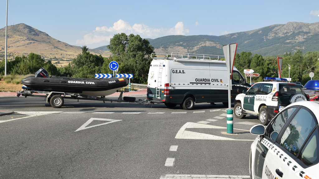 El dispositivo de búsqueda del joven incluye buzos del Grupo Especial de Actividades Subacuáticas de la Guardia Civil (GEAS). / Rocío Pardos