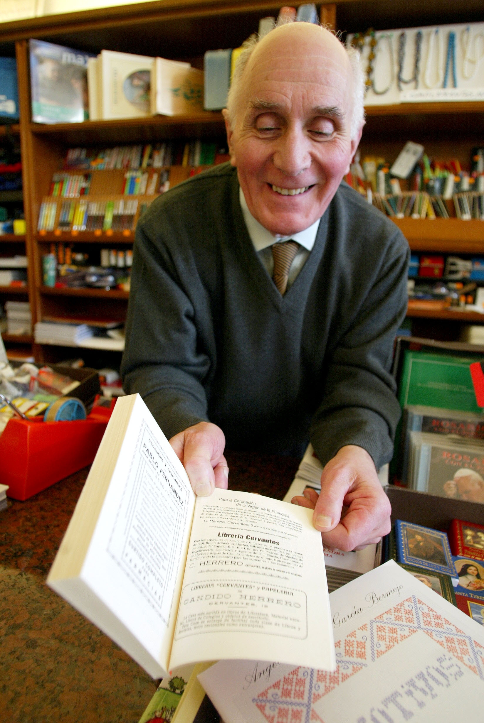 Fallece Guillermo Herrero García, el eterno librero de la Calle Real 1