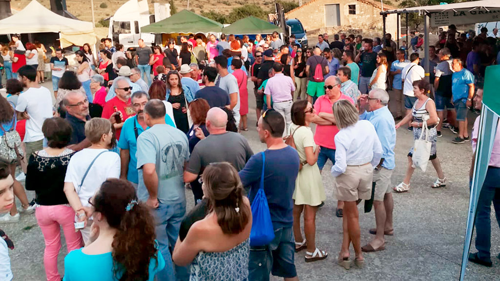 Aficionados al sector de la miel se concentrarán este sábado en el pueblo segoviano de Tejares. / el adelantado