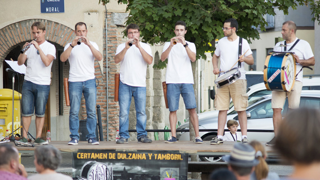 El grupo local 'Dulzaineros de la Villa' será uno de los participantes del décimo certamen. / M. A. Lázaro