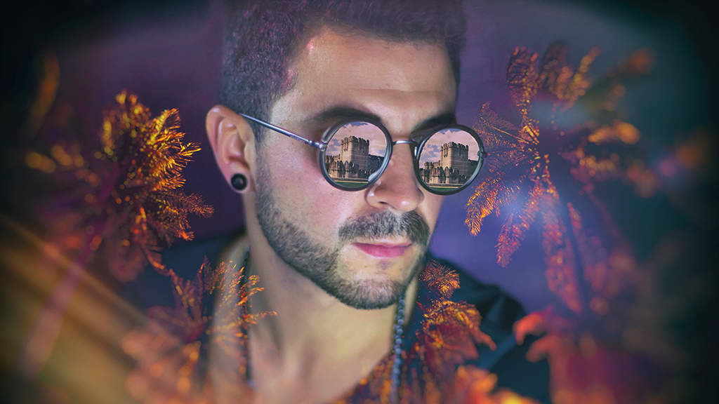 Juan Antonio 'Xas' actuará durante dos horas en la Avenida Adolfo Suárez, en frente del centro de jubilados. / Juanjo del Río