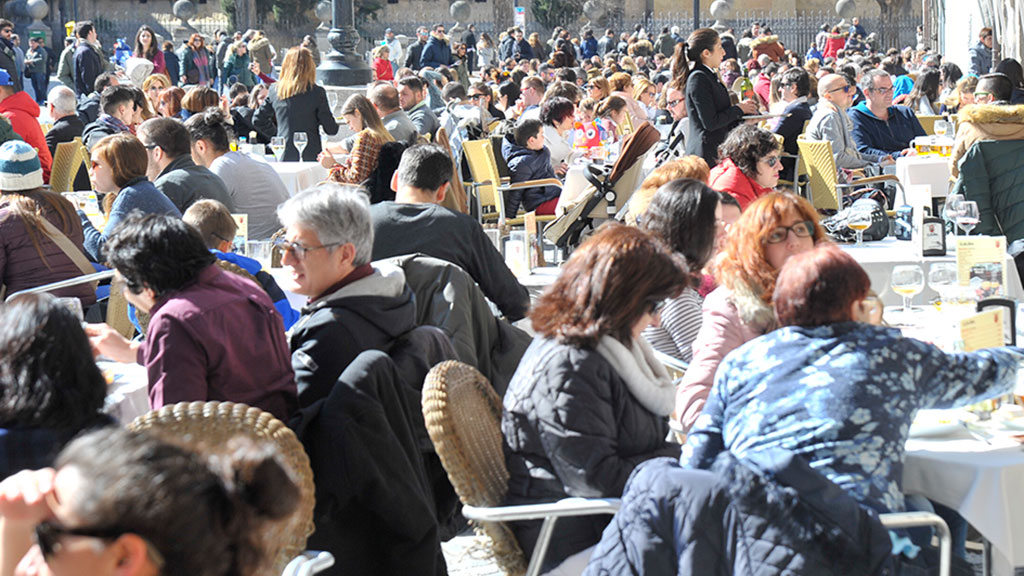 Las terrazas de hostelería tienen un uso cada vez más generalizado a lo largo de todo el año. / Kamarero