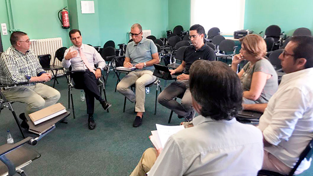 El PP pide a la alcaldesa que rectifique con los hosteleros 1 El portavoz popular se reunió hace unos días con los hosteleros. / e.a.