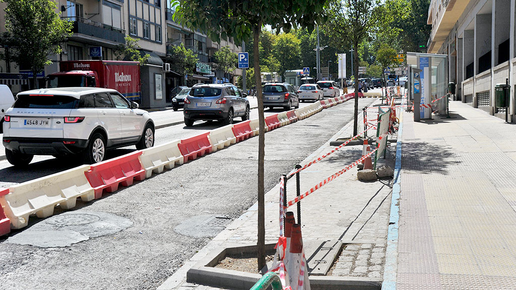 Estado actual del paseo de Ezequiel González, a falta de que se asfalte el carril. / Kamarero