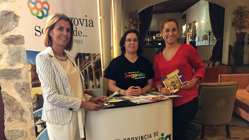 Uno de los puntos informativos que se han establecido en hoteles durante el mes de julio. / E.A.