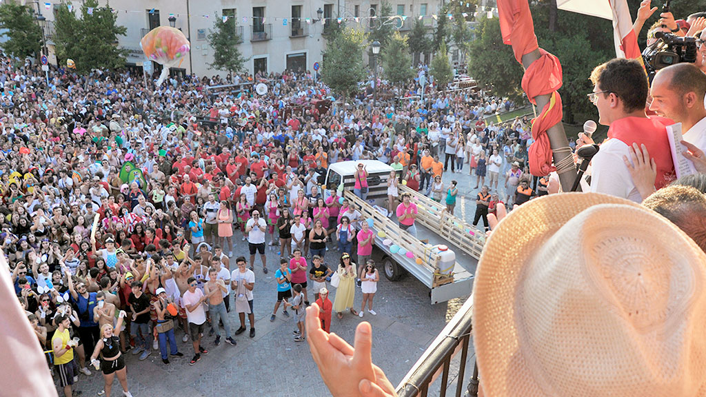 Multitudinario pregón en las fiestas de La Granja. /KAMARERO