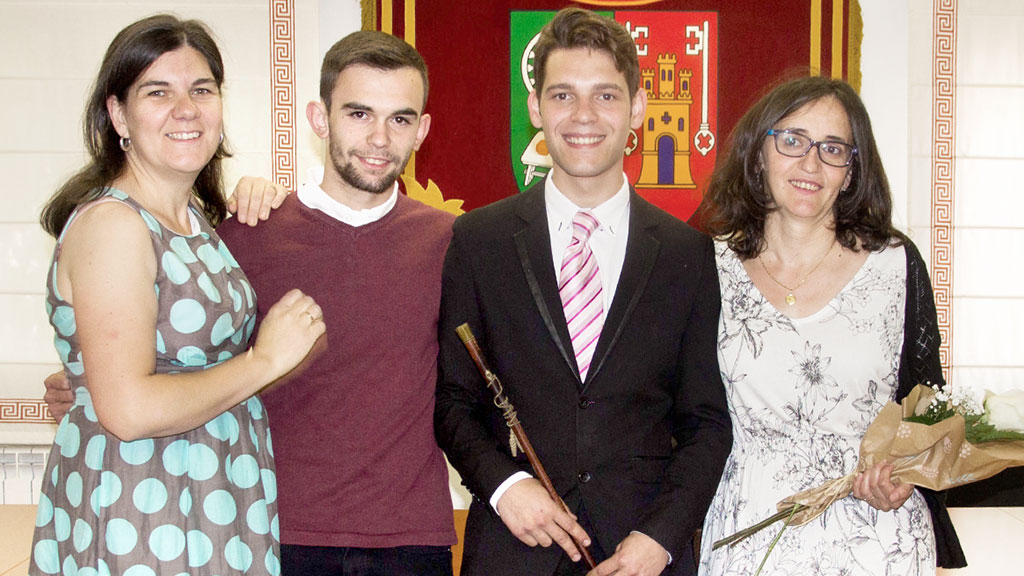 Aarón Arranz Olivares, el nuevo alcalde del municipio con su equipo de gobierno en el Ayuntamiento. / El Adelantado