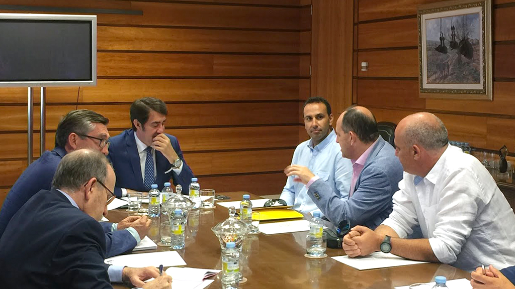 Mariano Herrero acompañado por José Luis Aceves y Julio Rebollo. / David Rubio