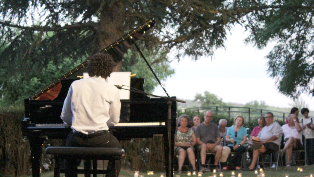 Las preciosas melodías de los pianos a manos de los nueve músicos profesionales fueron las protagonistas de la noche en Ayllón. / El Adelantado