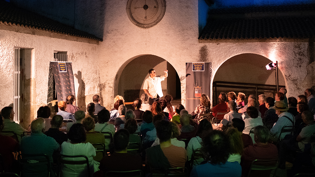 Lois Pérez ofreció una sesión delirante en el Patio de la Bola. / JOSE REDONDO