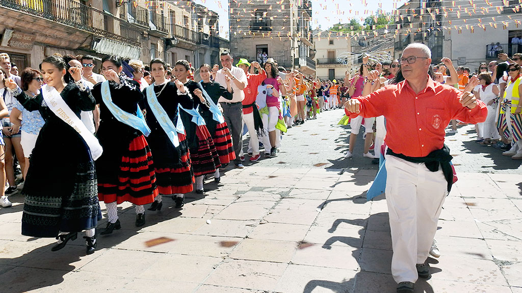Peñistas y vecinos participan de la fiesta. /G.H.