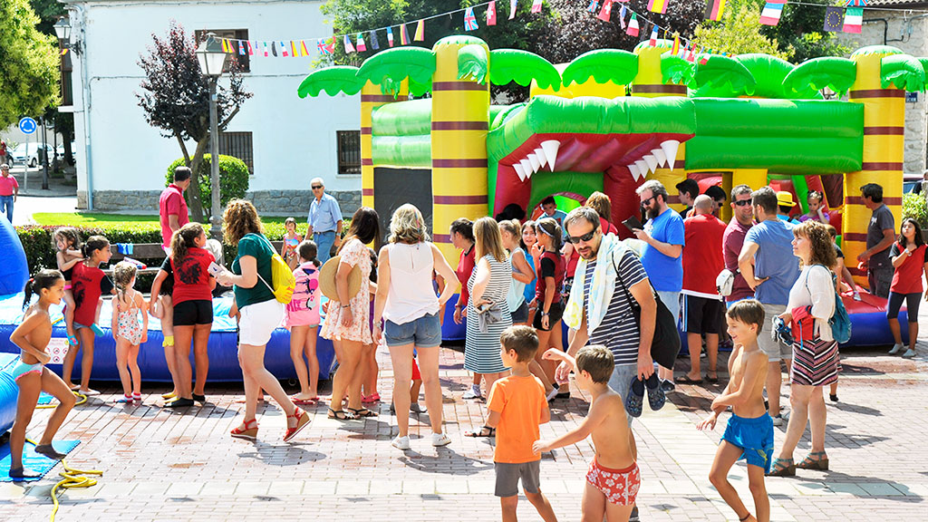 El programa de fiestas incluye como otros años un parque infantil el sábado en la plaza de la Constitución. / Kamarero