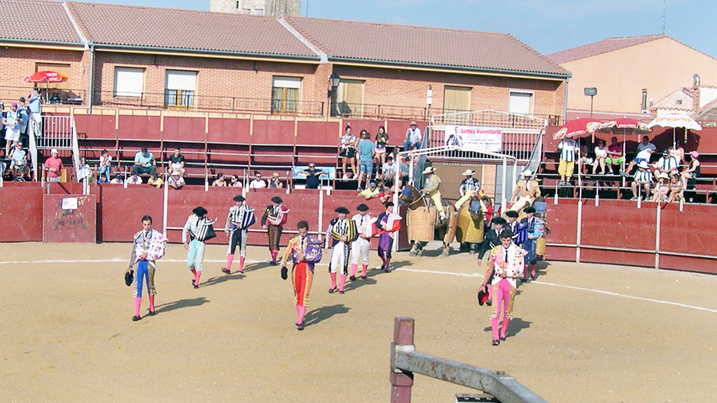 El siempre vistoso paseíllo de los toreros, éste el de Cantimpalos. / P.P.