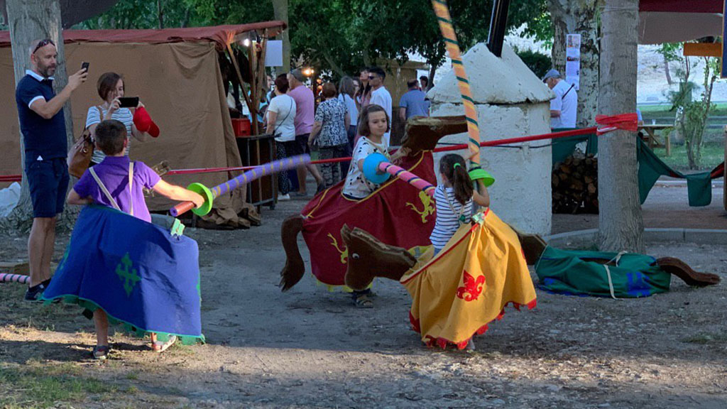 Los niños cuentan con espacios propios para talleres, atracciones y diversión. / C. N.