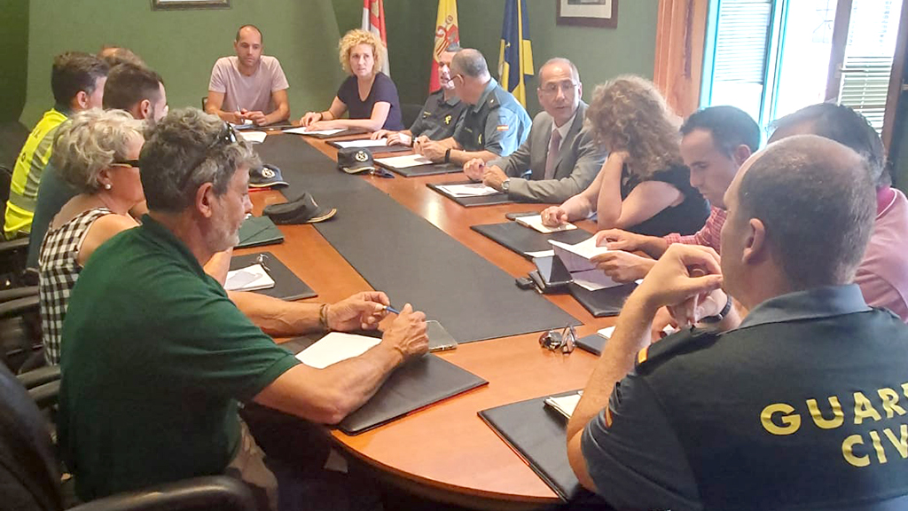 Reunión de la Junta de Seguridad para ultimar el dispositivo para las fiestas del Real Sitio de San Ildefonso.  E. A.