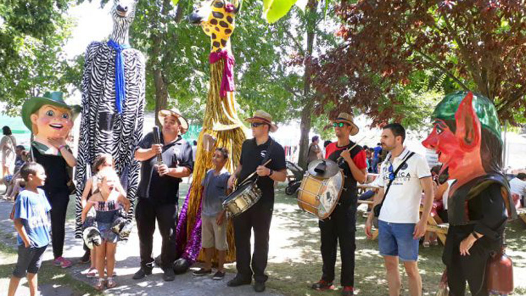 La octava feria de artesanía de Fuenterrebollo pone en valor los oficios 1 La feria alberga actividades para todas las edades. / El Adelantado
