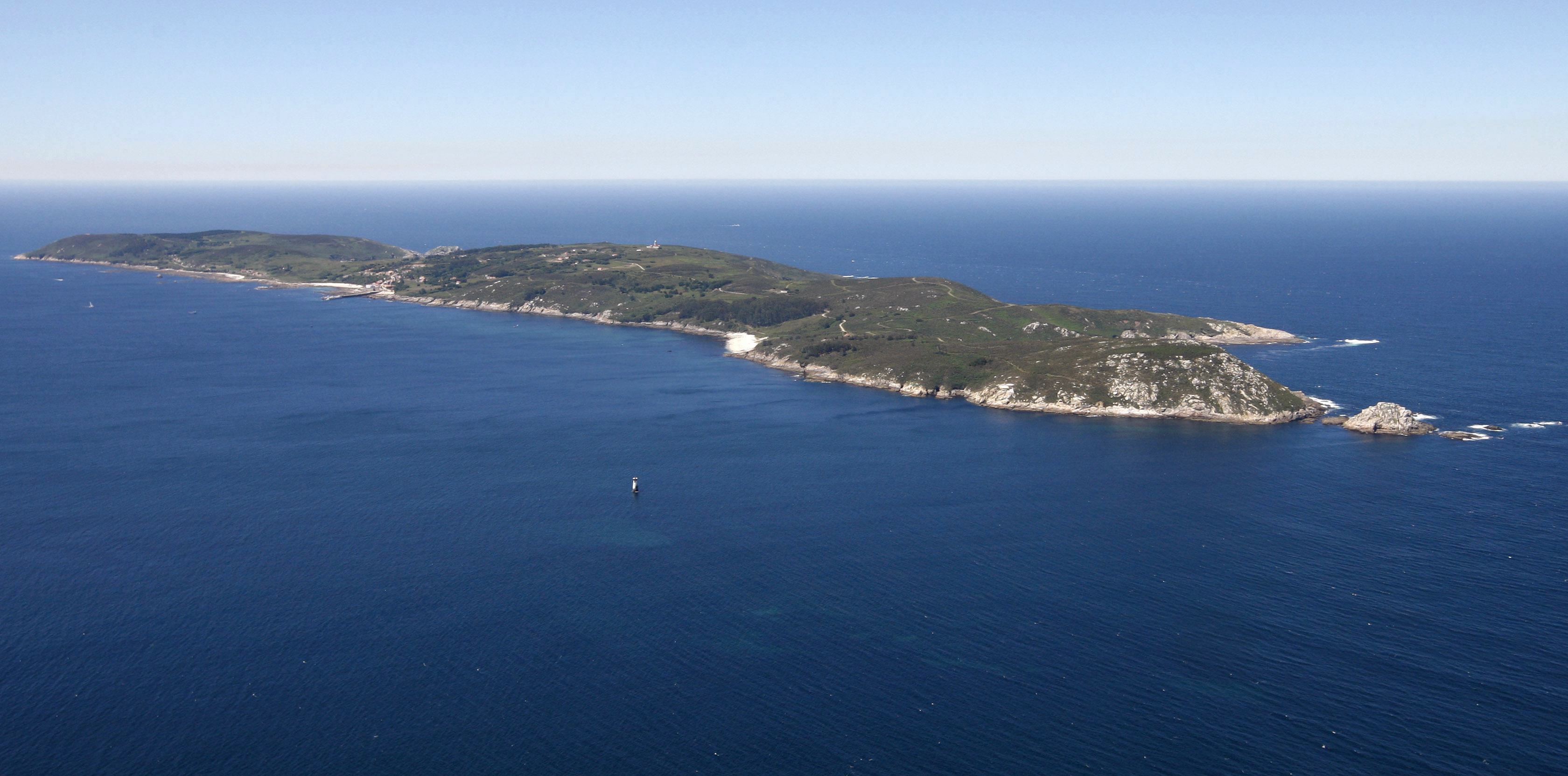 La isla de Ons que forma parte del Parque Nacional de las Islas Atlánticas. / EFE