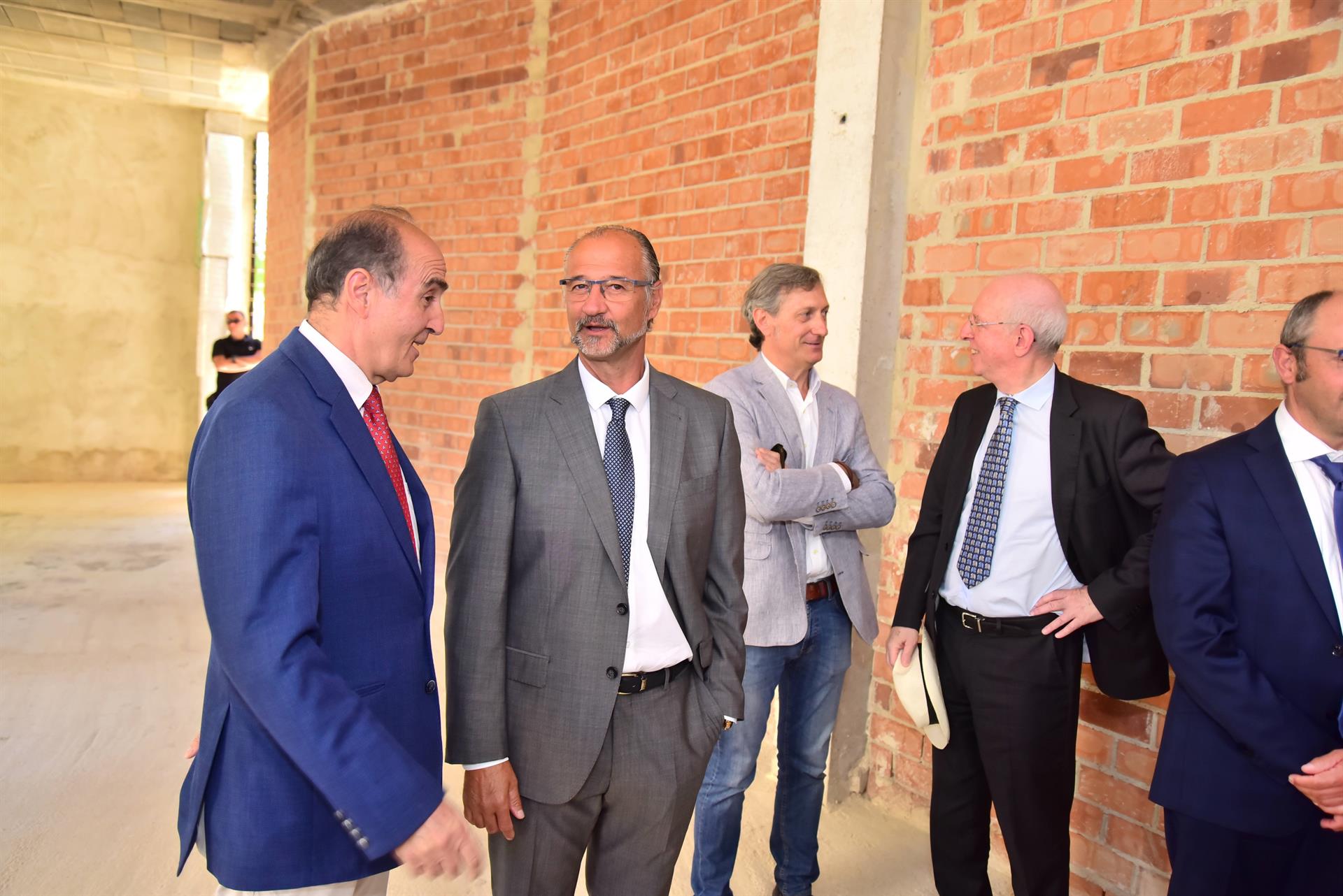 El presidente de las Cortes, Luis Fuentes, durante su visita a localidad burgalesa de Castrillo Mota de Judíos. / e.p.