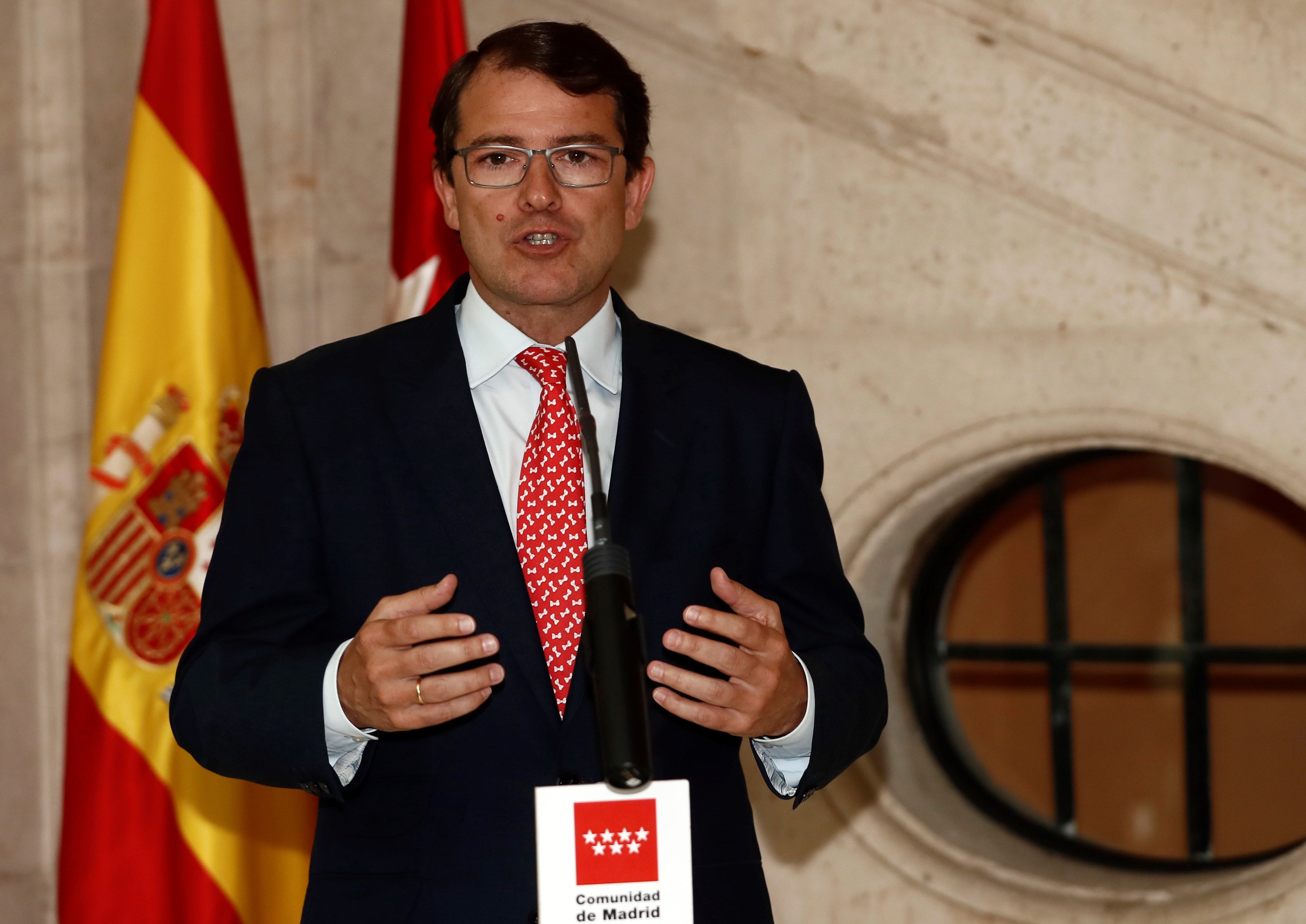 El presidente de la Junta de Castilla y León, Alfonso Fernández Mañueco, durante un acto ante los medios. / EFE