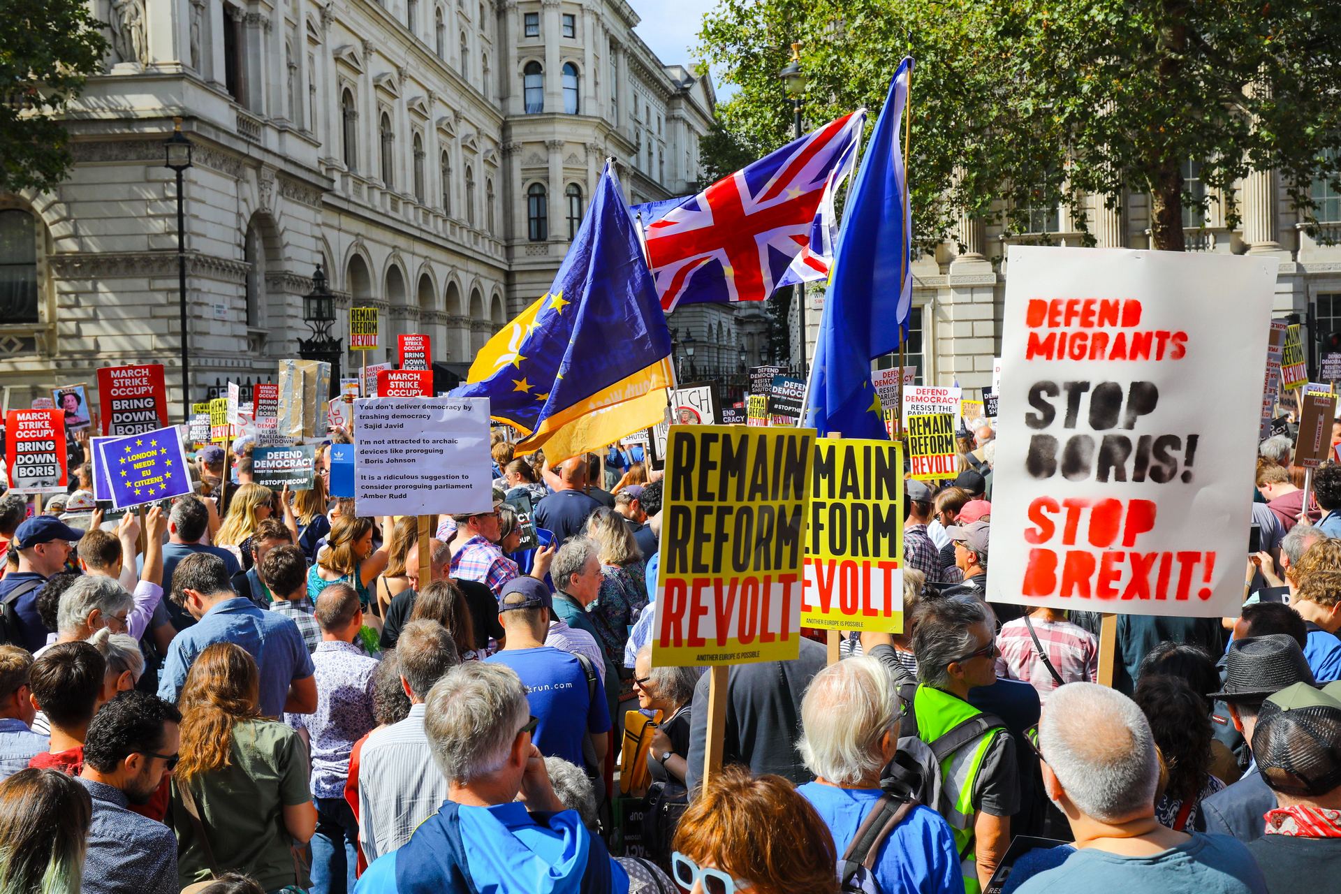 Manifestantes antibrexit se reunen fuera de Downing Street, Londres.