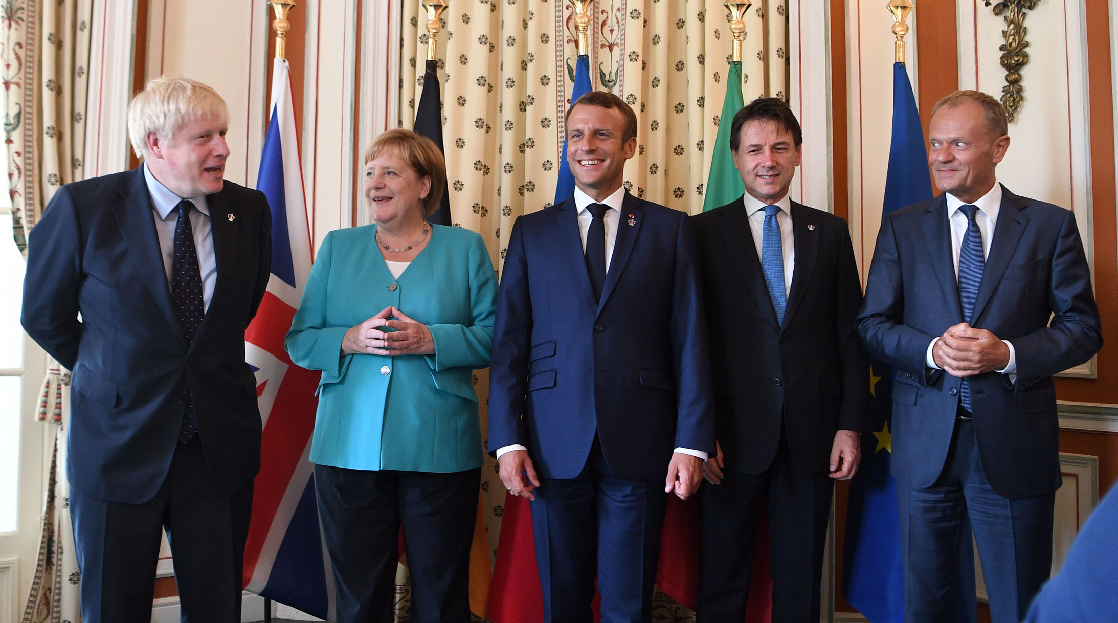 De izquierda a derecha, Boris Johnson (Reino Unido), Angela Merkel (Alemania), Emmanuel Macron (Francia), Giuseppe Conte (Italia) y Donald Tusk (UE). / EFE