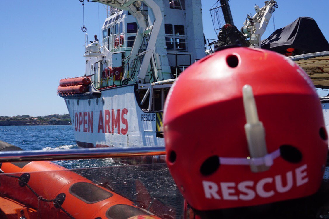 Los responsables del buque recibieron autorización de Italia y Malta para evacuar a tres personas por motivos de salud. / e.p.