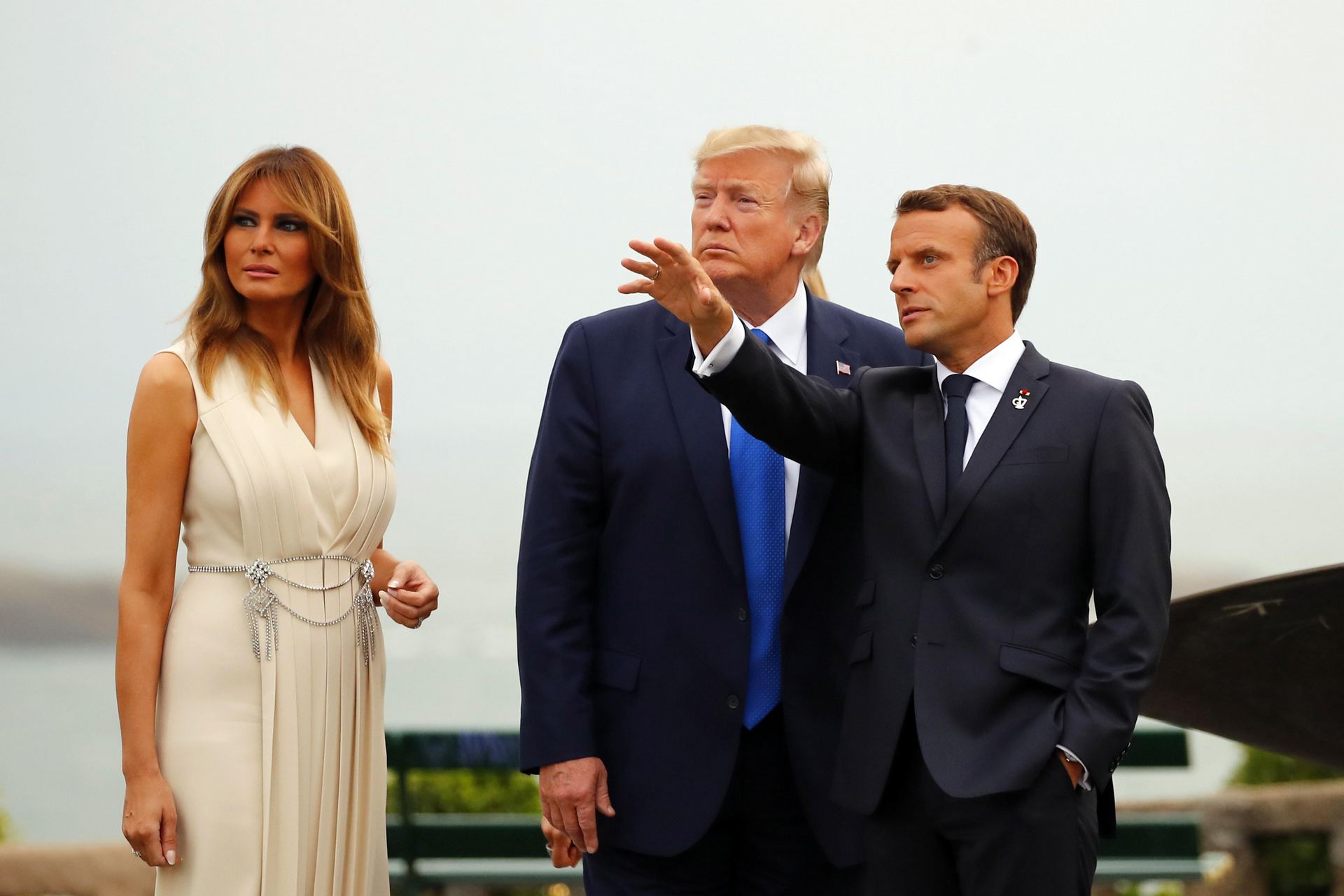 El presidente de Estados Unidos, Donald Trump, junto a su homólogo francés, Emmanuel Macron y Melania Trump. / efe
