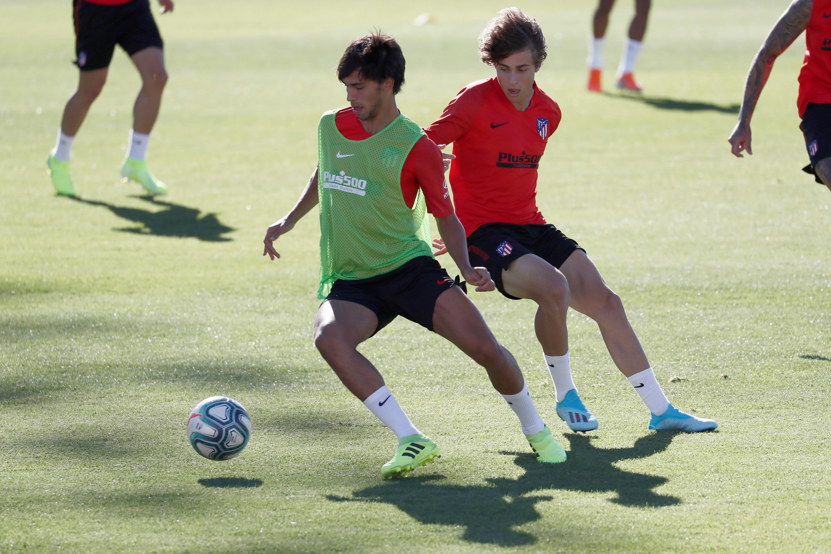 Joao Félix (izquierda) está siendo una de las sensaciones de la pretemporada del Atlético de Madrid. / EFE