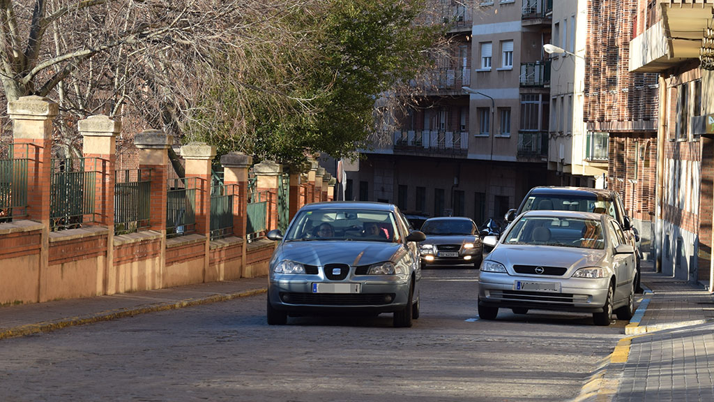 Los propietarios de vehículos de tracción mecánica tienen que pagar uno de los impuestos más caros de Castilla y León. / Rocío Pardos