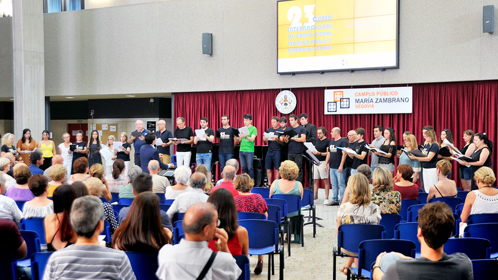 El acto inaugural ha incluido un concierto en el que han participado profesores y alumnos del curso internacional que organiza Ágora desde hace 23 años. / Kamarero