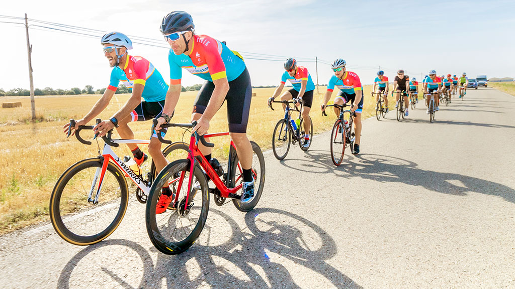 Los participantes del proyecto #RetoChagas, recorriendo los kilómetros en bicicleta por el municipio de Aldehorno / El 
Adelantado