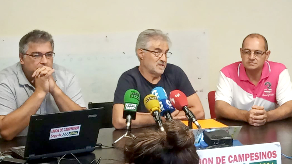 Los representantes de UCCL, ayer en la rueda de prensa. / el adelantado