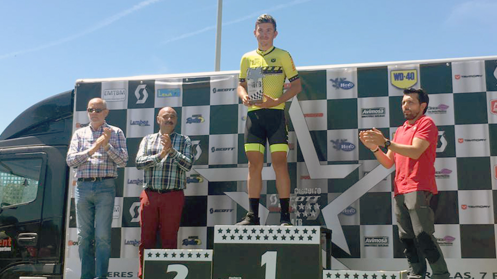 Imagen de Jakub en el podio de Villalbilla en el Circuito 7 estrellas de Madrid. / EL ADELANTADO