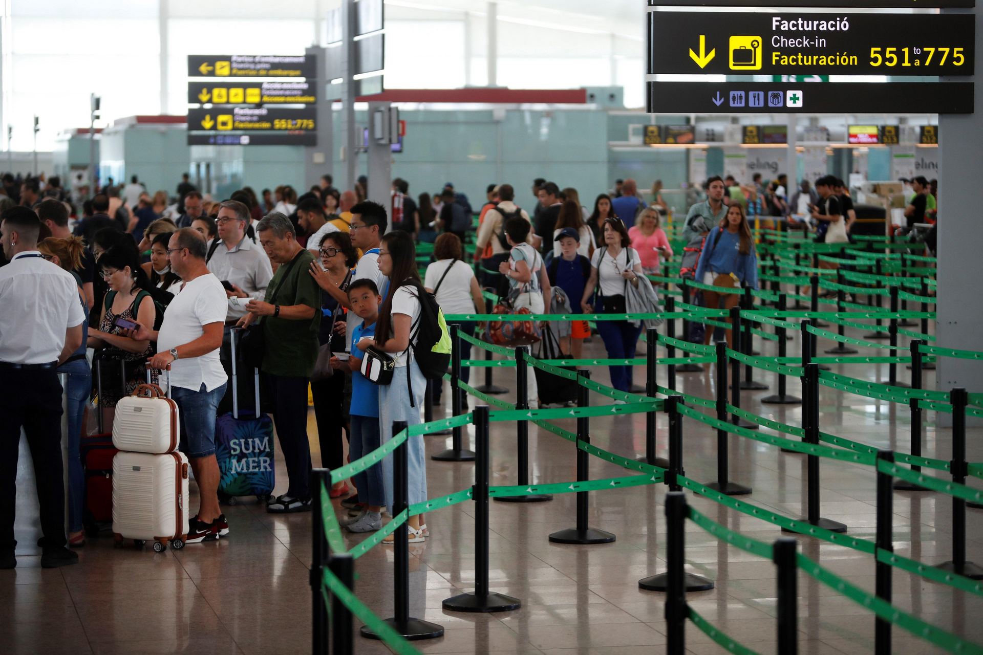 UGT exige a Iberia que le informe del número de trabajadores temporales que hará fijos. / EFE