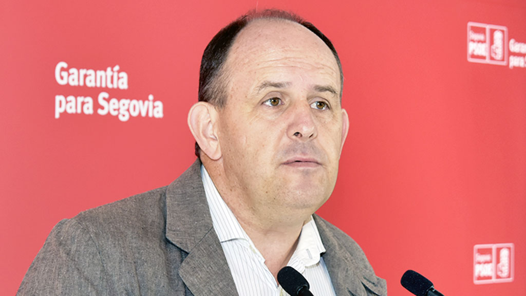José Luis Aceves, ayer en la sede del PSOE de Segovia. / E. A.
