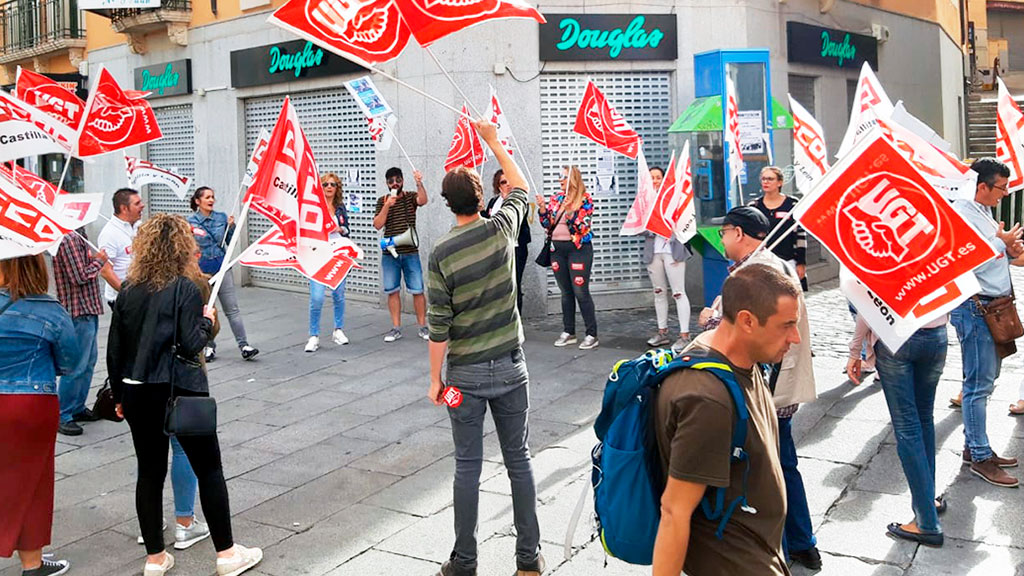 Concentración que se llevó a cabo en la avenida del Acueducto de la capital segoviana el viernes 13 de septiembre. / E. A.